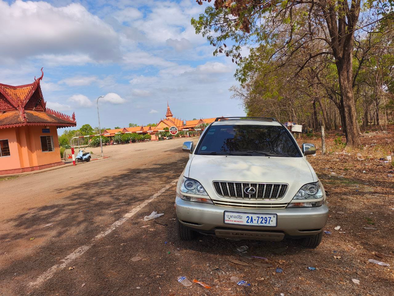 Taxi Phnom Penh to the Trapang Kreal Border is the best way to reach Laos by land. This long-distance journey becomes easy, safe, and comfort