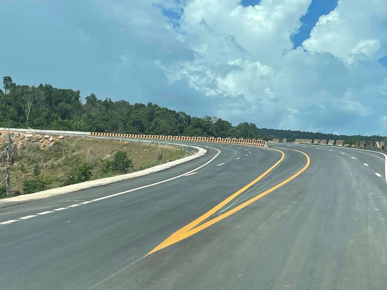 Taxi Kampot to Koh Kong, Koh Kong taxi service, private taxi Cambodia, Kampot to Chi Phat transport, Tatai taxi transfer, Cham Yeam border taxi, Kampot to Koh Kong private car, Koh Kong to Kampot taxi